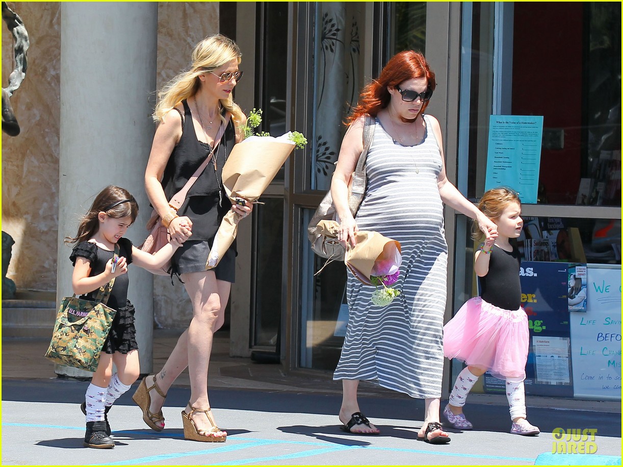 sarah michelle gellar flying with two kids alone is my latest milestone 092909022