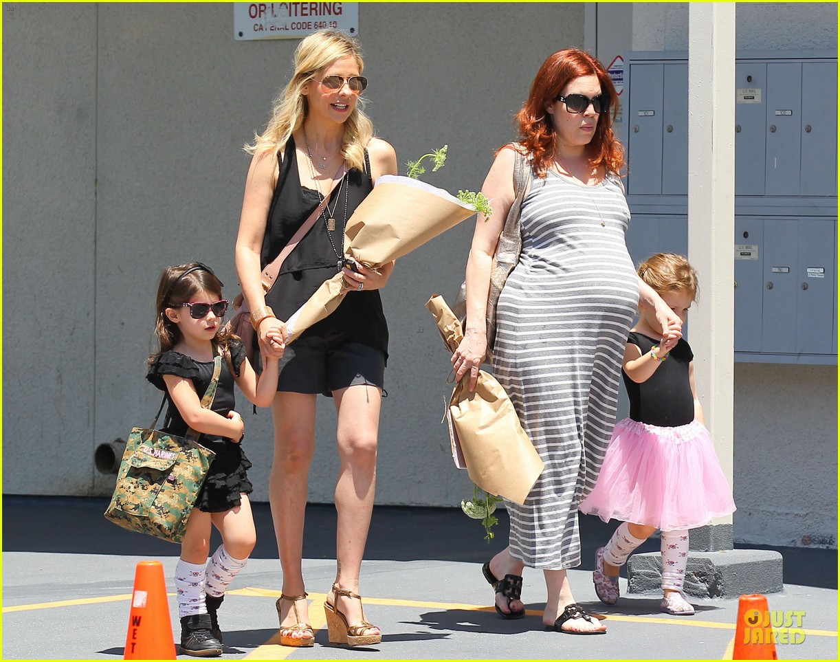 sarah michelle gellar flying with two kids alone is my latest milestone 13