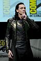 tom hiddleston attends thor comic con panel as loki 04