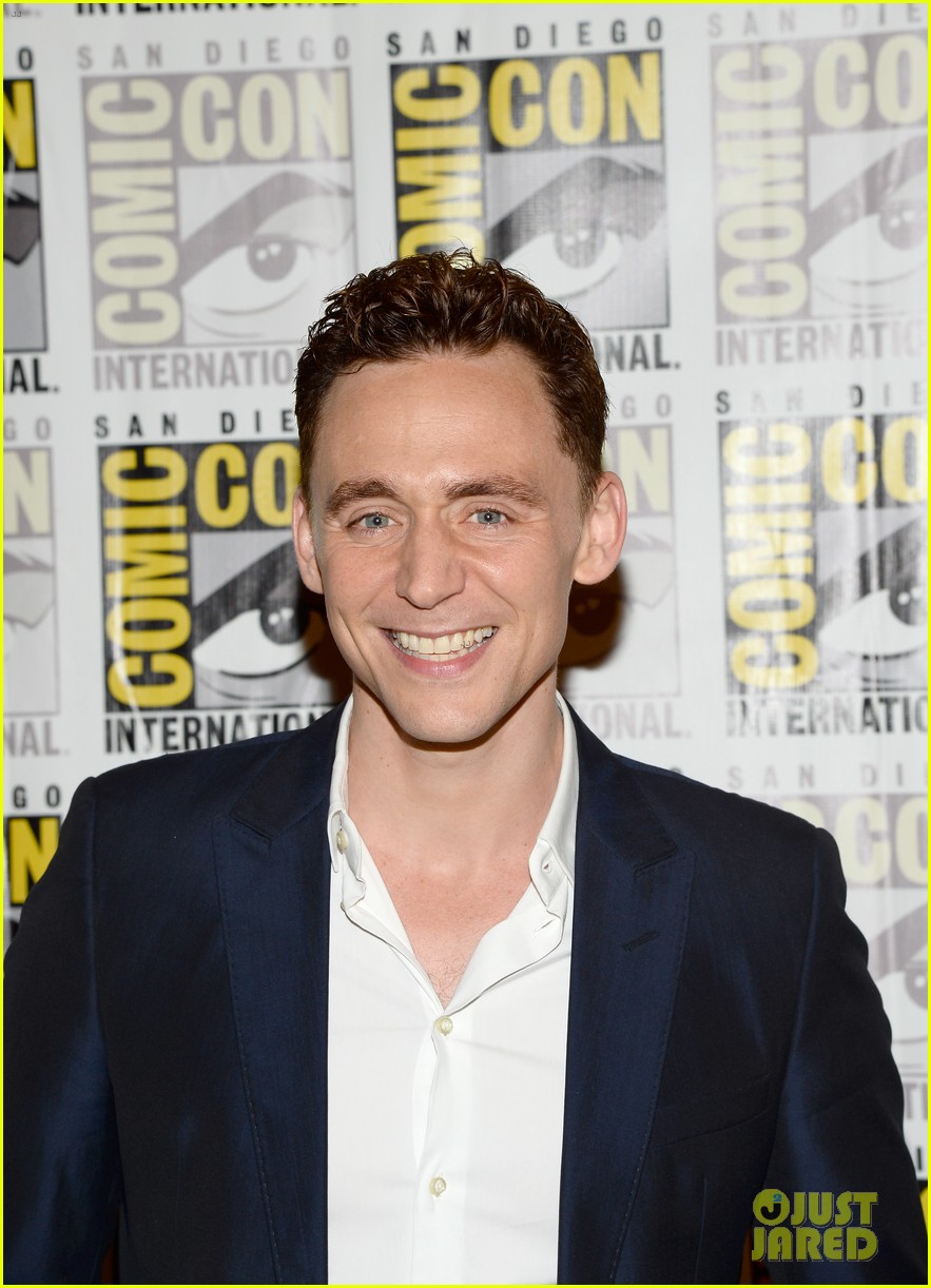 tom hiddleston attends thor comic con panel as loki 14