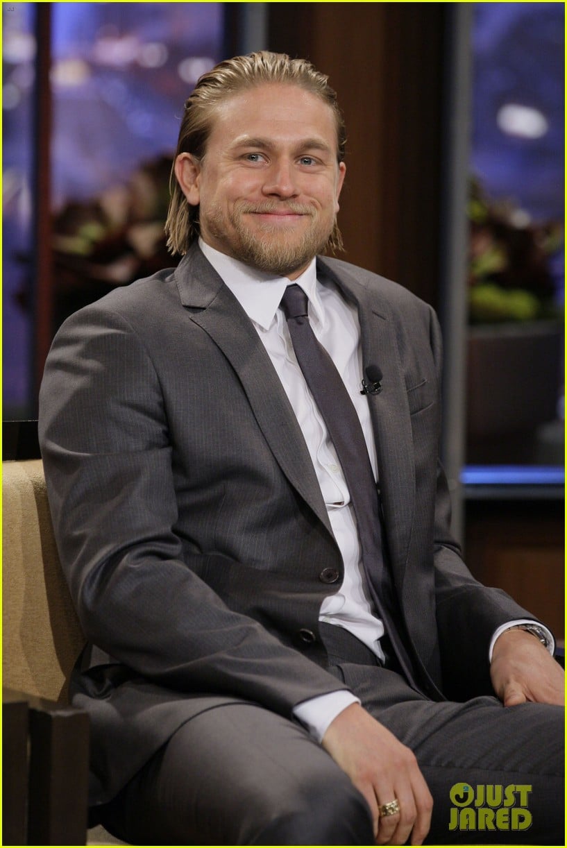 charlie hunnam stored things in his pacific rim pee flap 05