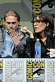 charlie hunnam son of anarchy panel at comic con 02