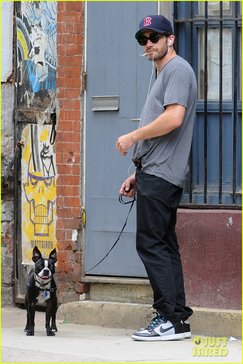 jake gyllenhaal takes his dog for a walk in nyc 152907444
