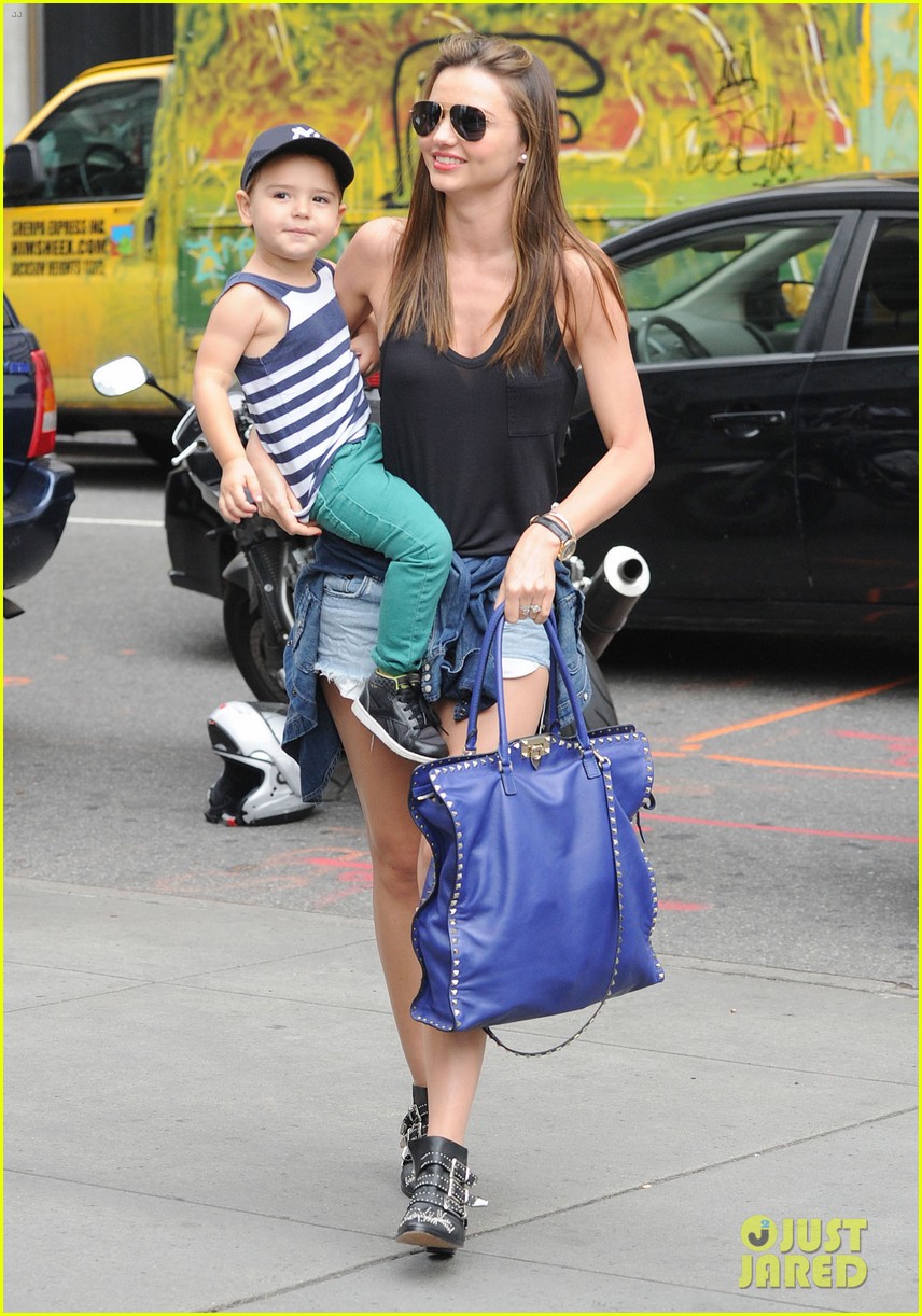 Miranda Kerr FAO Schwarz Trip with Flynn! Photo 2918902 Celebrity