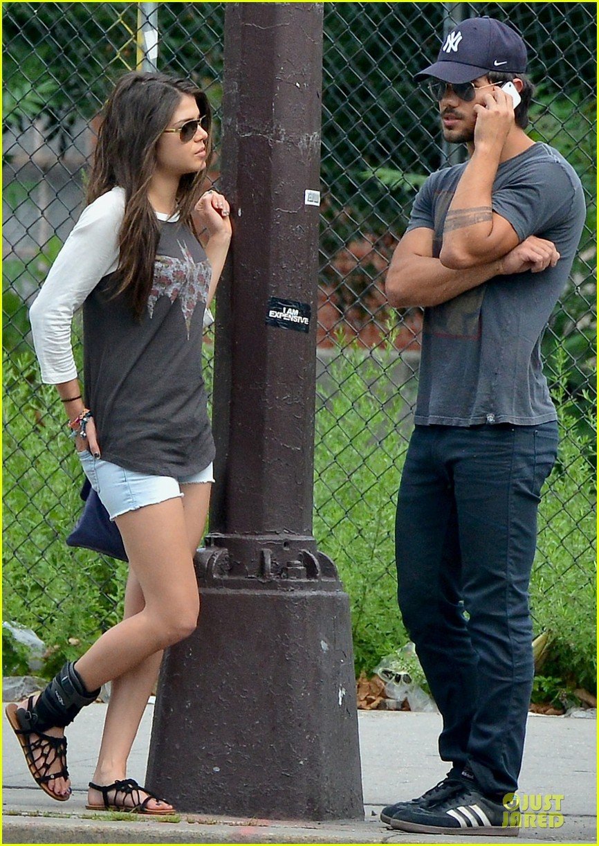 taylor lautner marie avgeropoulos holding hands as new couple 04