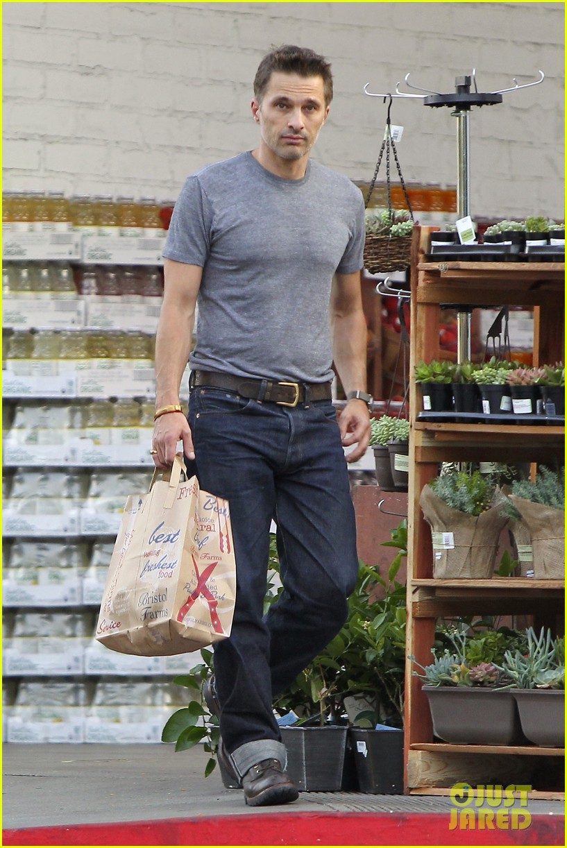 olivier martinez makes two trips to grocery store on july 4 012904426