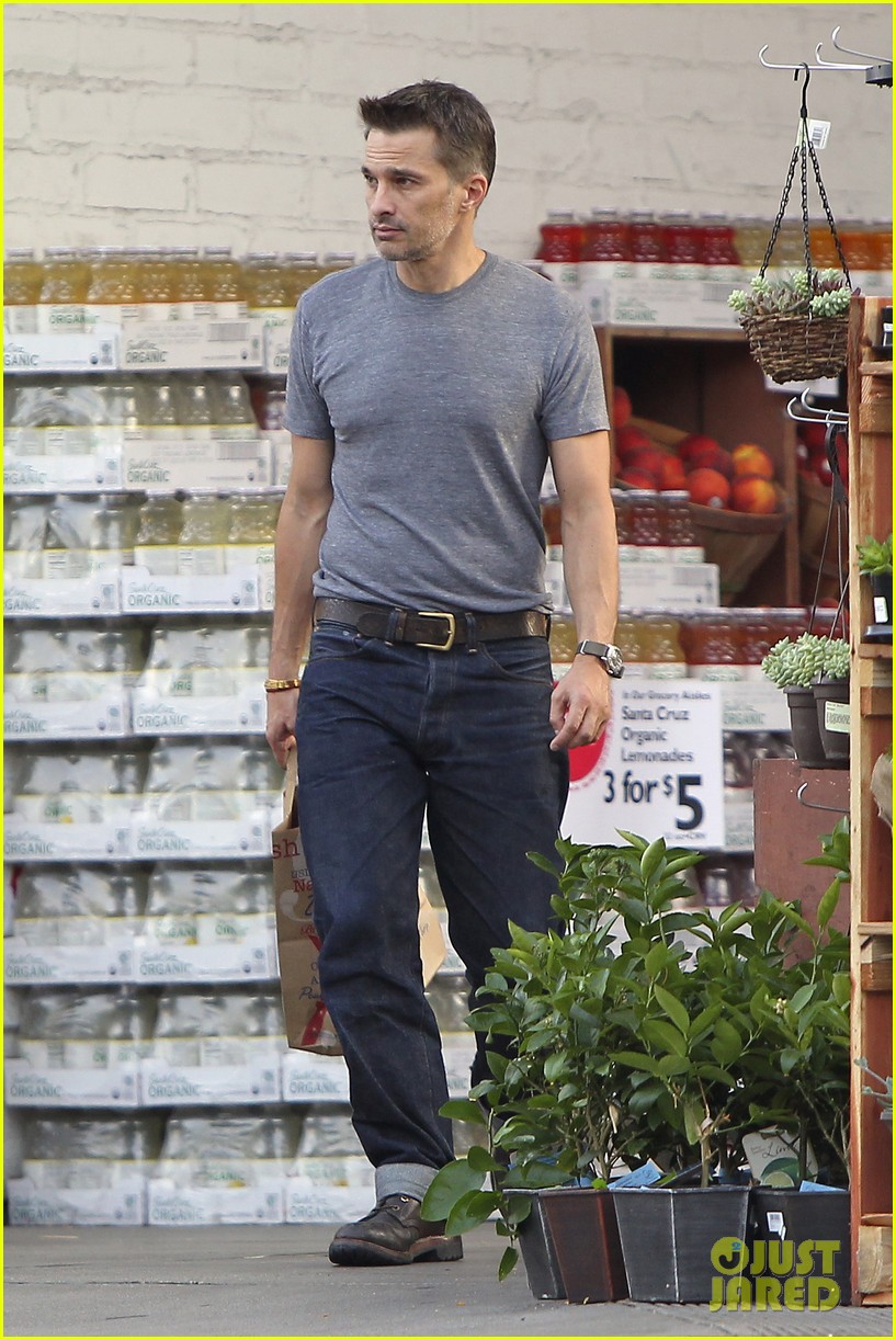 olivier martinez makes two trips to grocery store on july 4 032904428