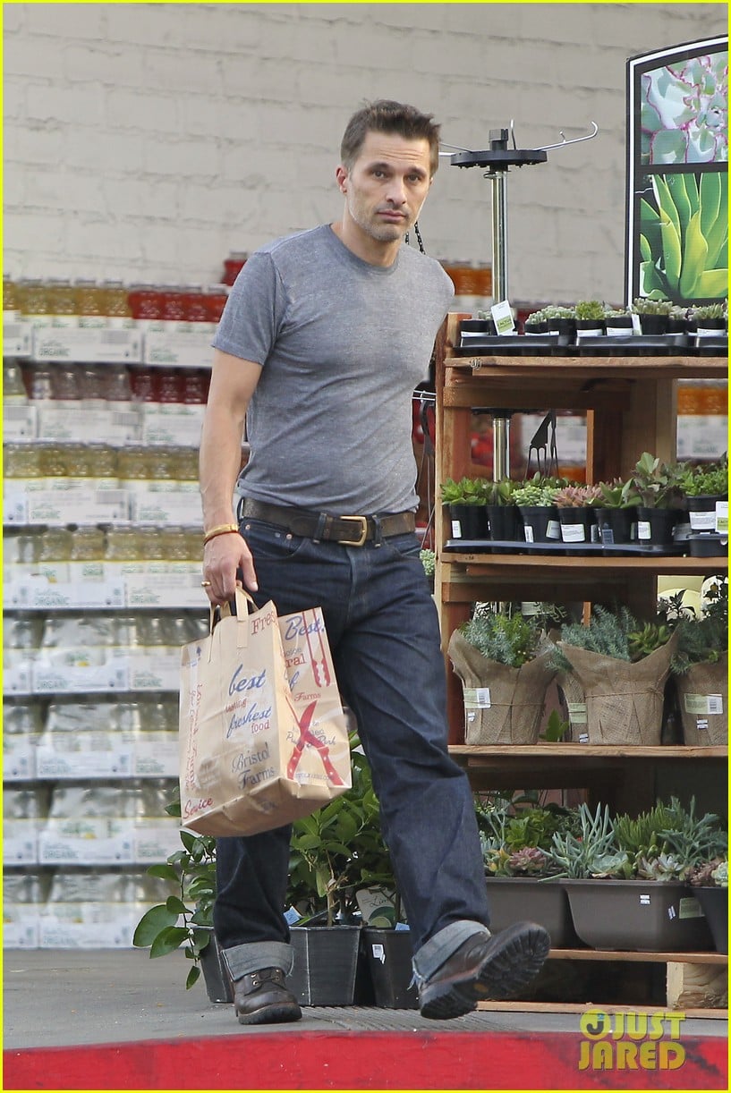 olivier martinez makes two trips to grocery store on july 4 082904433
