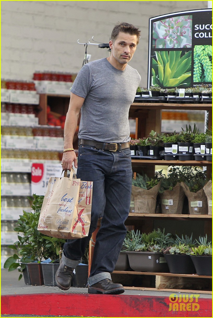olivier martinez makes two trips to grocery store on july 4 102904435