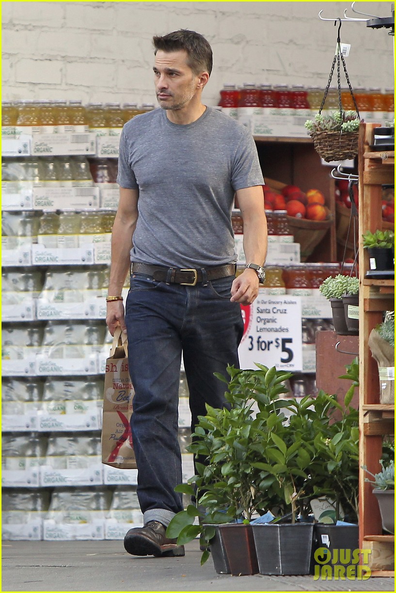 olivier martinez makes two trips to grocery store on july 4 152904440