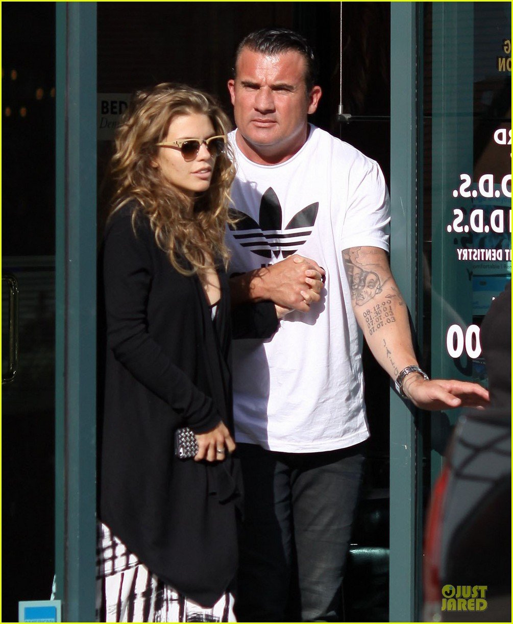 annalynne mccord dominic purcell hold hands at the dentist 04