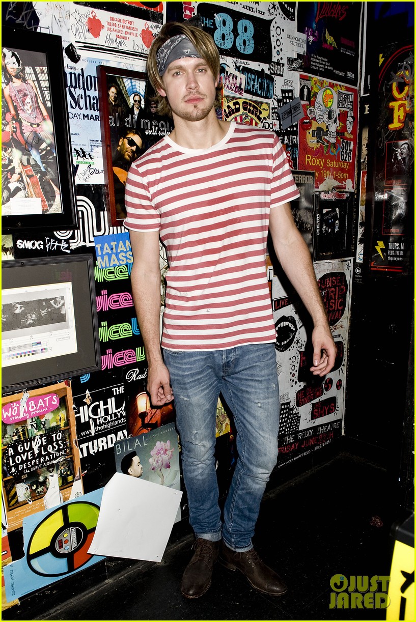 chord overstreet performs at the roxy glee cast supports 18