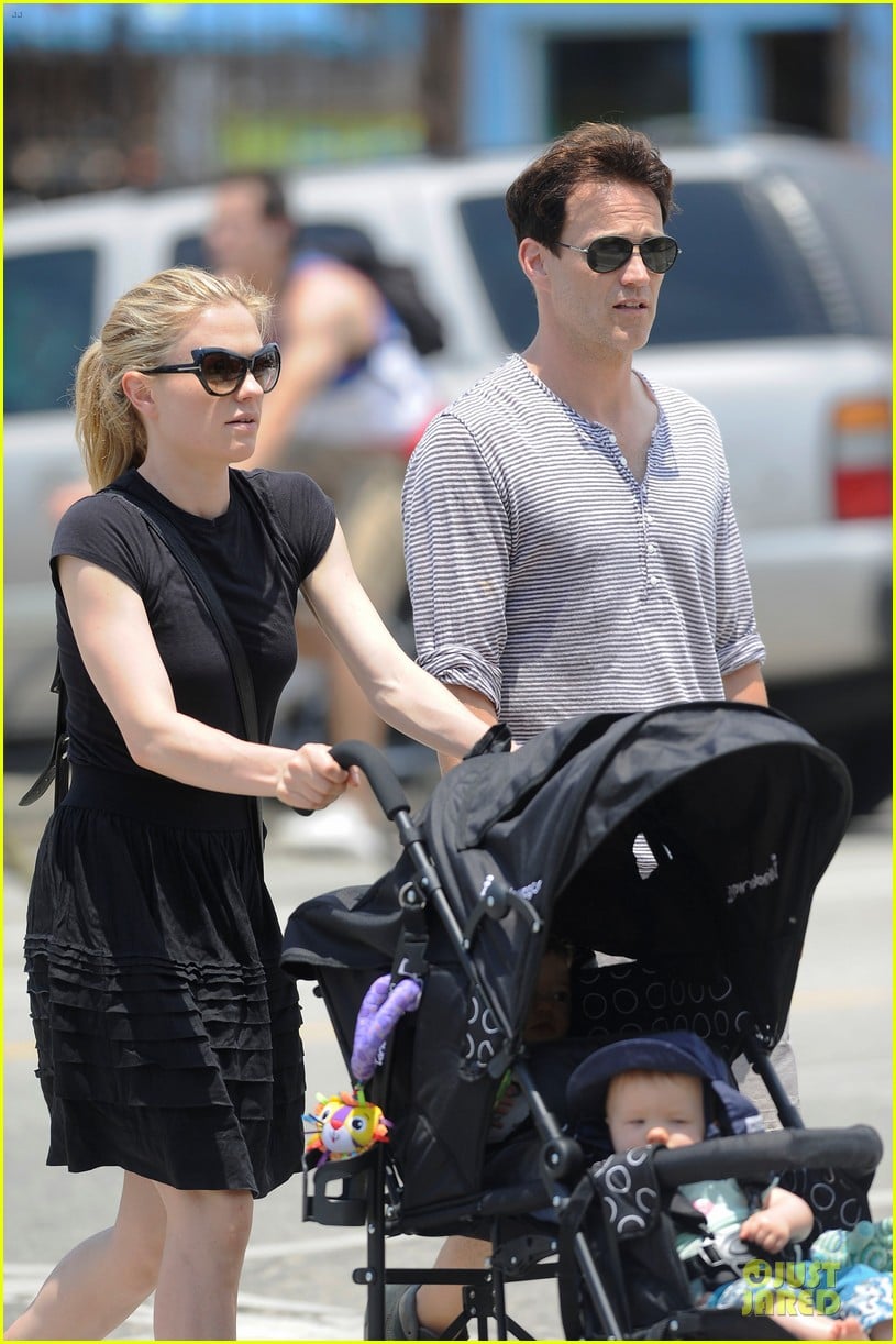 anna paquin stephen moyer venice stroll with the twins 02