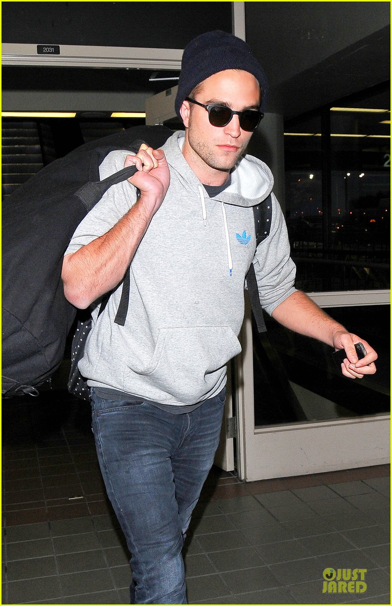 report pattinson lax landing after map of the stars filming 042915593
