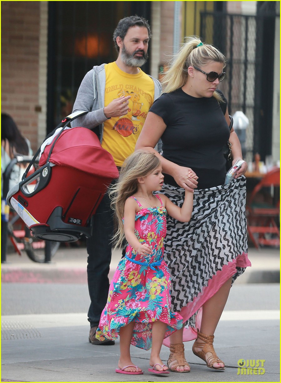 busy philipps post baby body at little doms 282914374