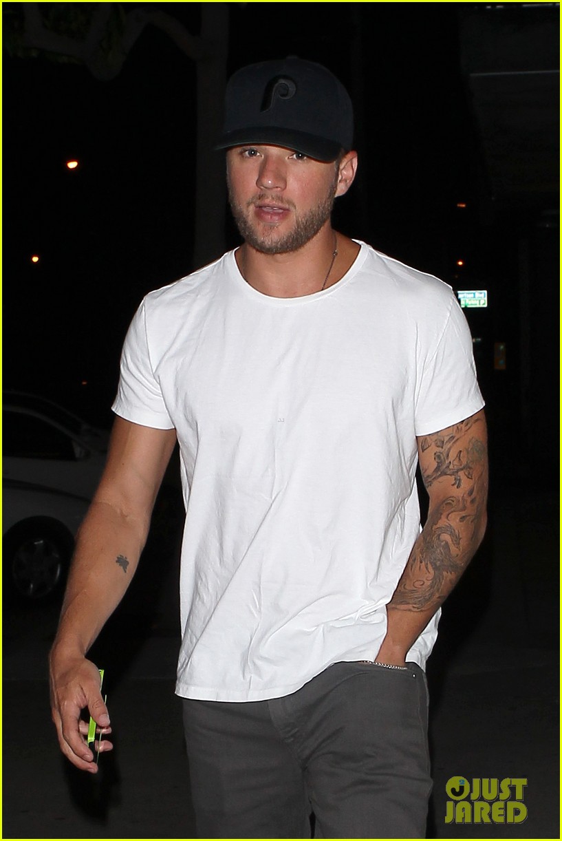 ryan phillippe dinner out after fun shreveport set day 04