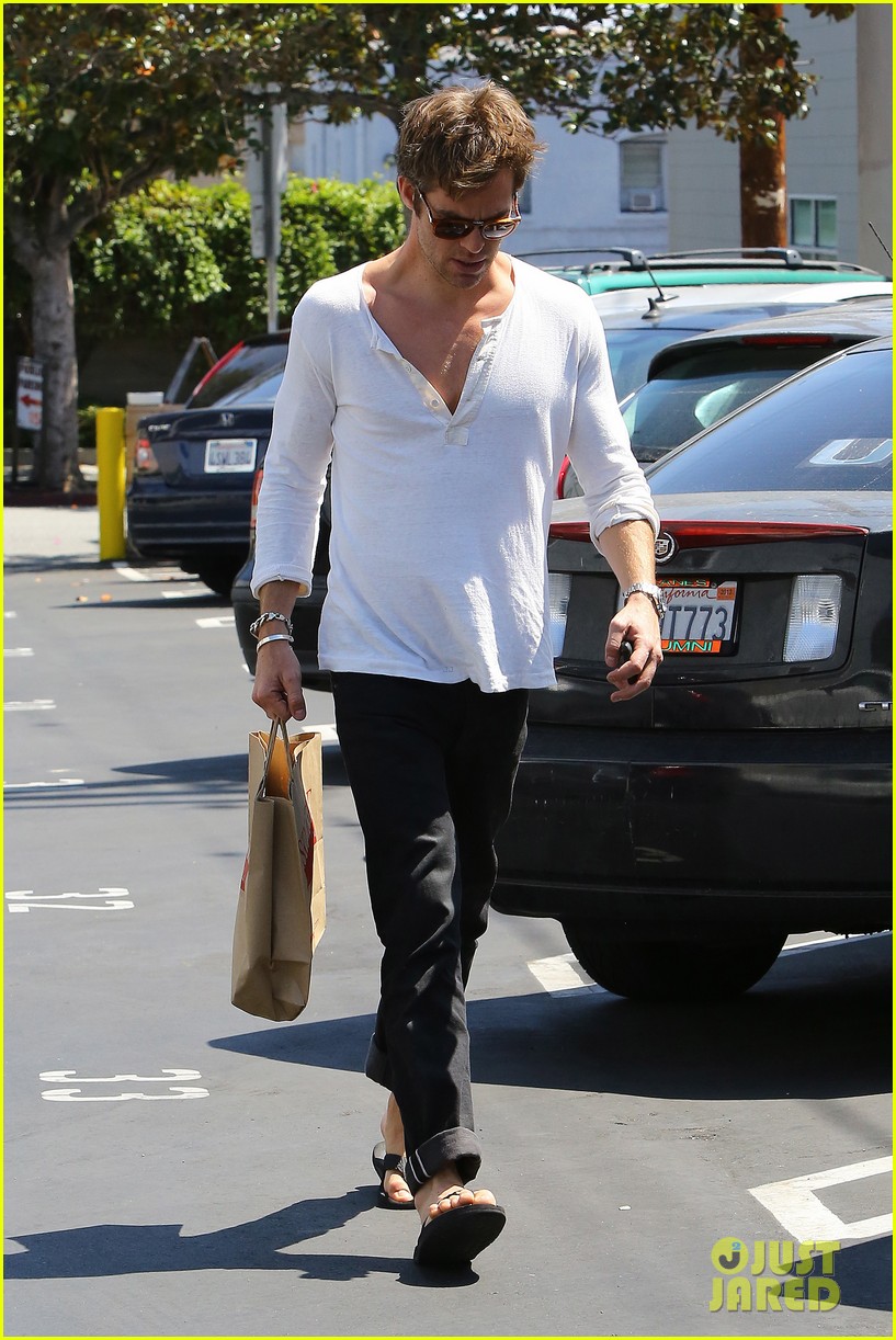 chris pine shows some skin in unbottoned henley 03