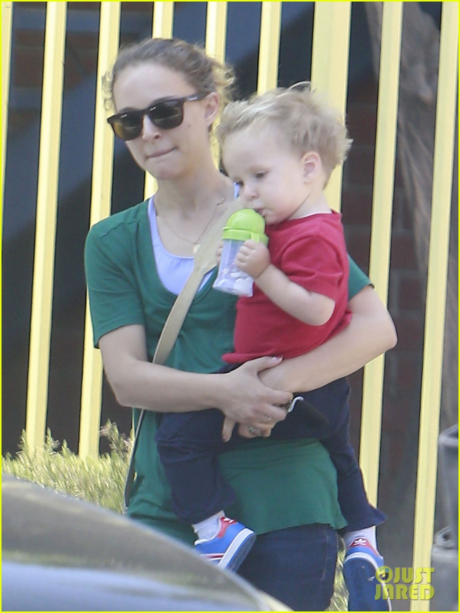 Natalie Portman Monday Morning Outing with Aleph! Photo 2919452(02)
