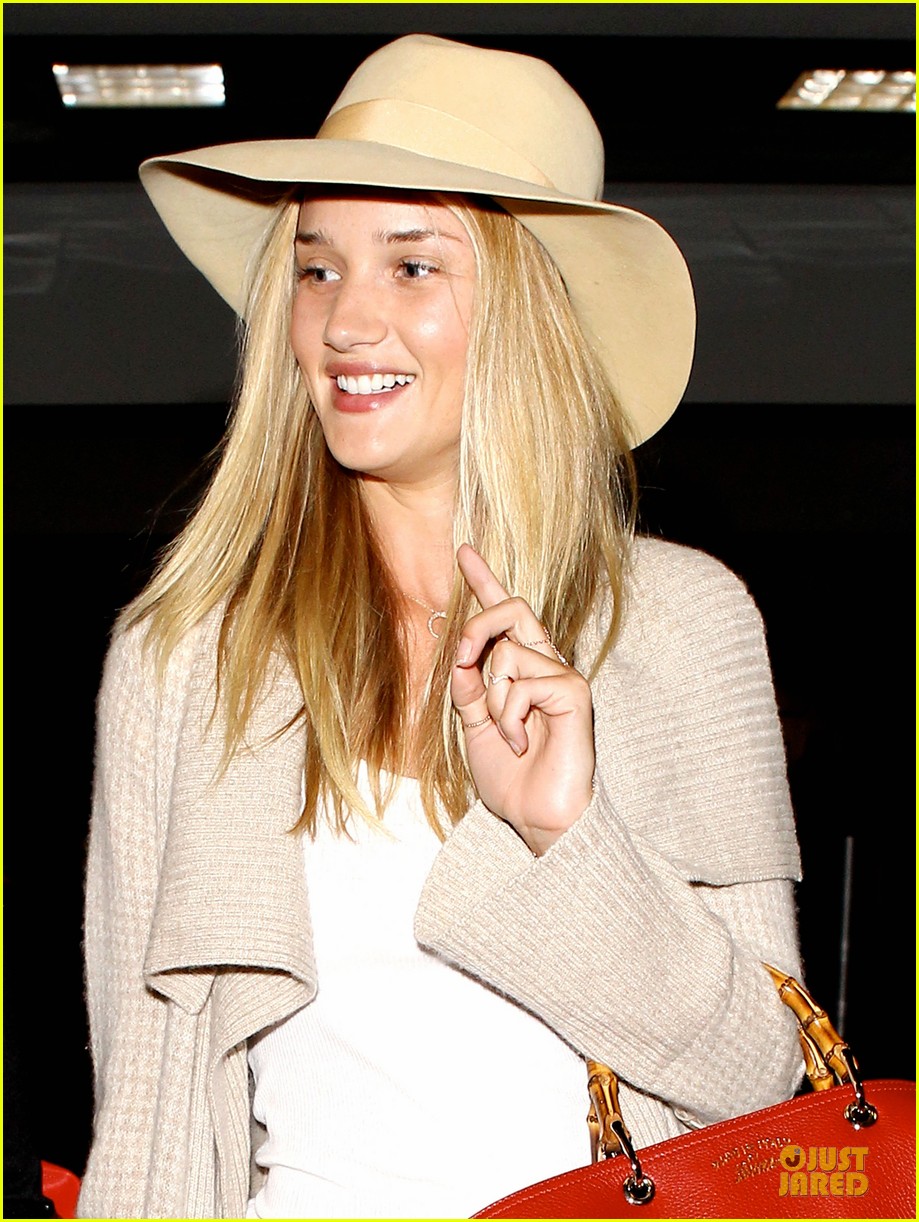 rosie huntington whiteley lax departure after jason statham lunch date 042905370