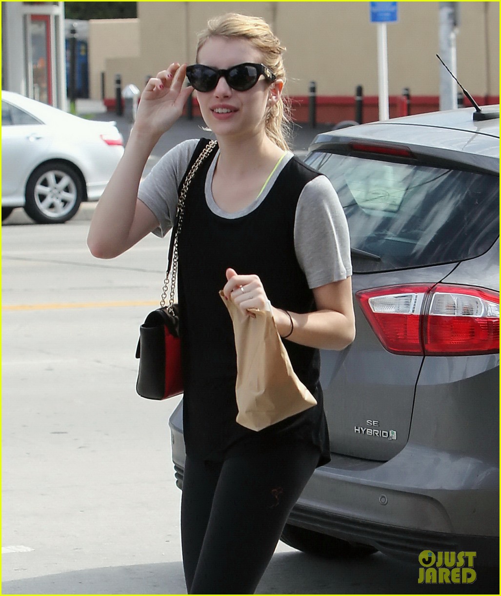 emma roberts steps out after evan peters domestic violence charges 04