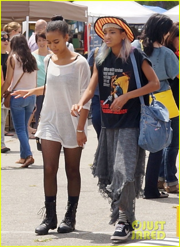 willow smith searches flea market for great finds 07