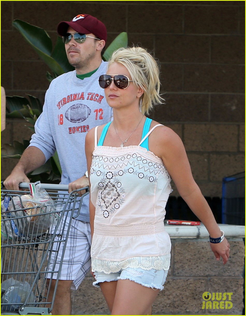 britney spears david lucado hold hands on fourth of july 08