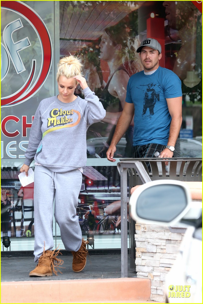 britney spears errands after movies with the boys 062914100