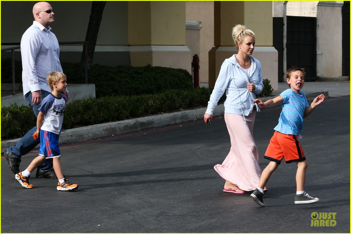 britney spears errands after movies with the boys 212914115