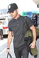justin theroux supports indians at lax 02