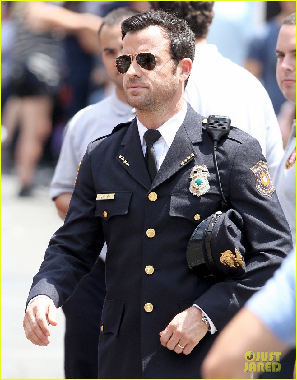justin theroux is the man in uniform for the leftovers 12