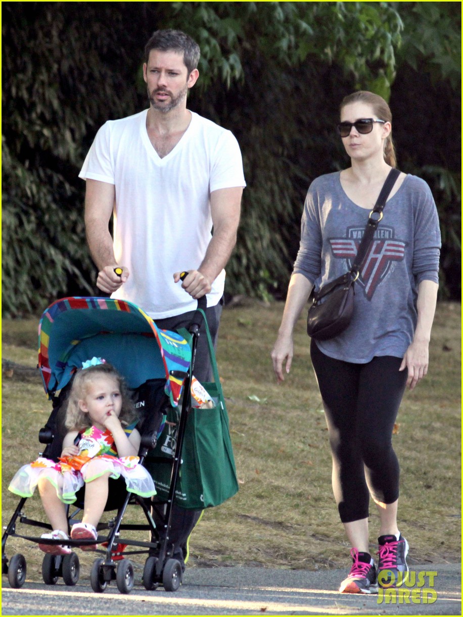Amy Adams Shops for Groceries in Vancouver with the Family Photo
