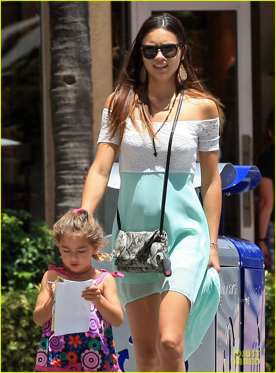 Adriana Lima Family Lunch with Valentina & Sienna! Photo 2929643