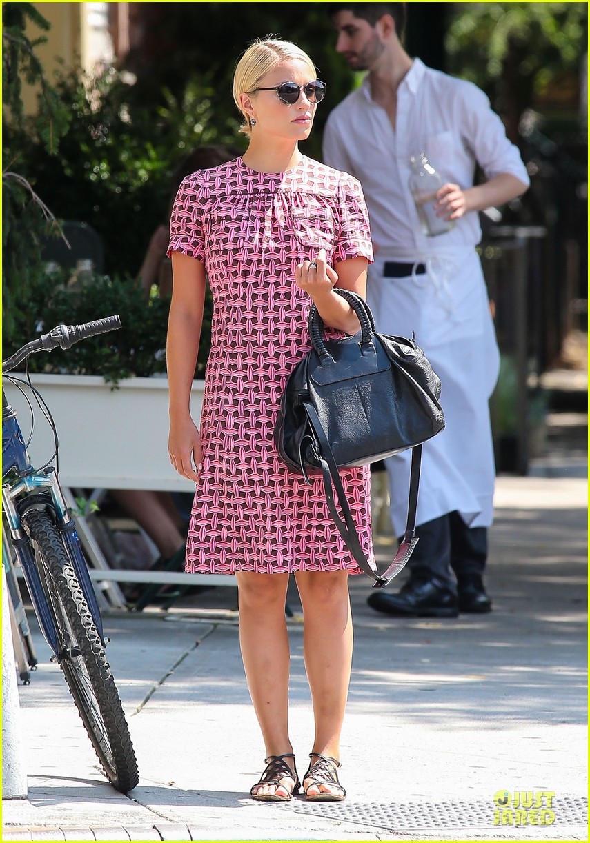 dianna agron repeats cute dress for nyc solo stroll 012939188