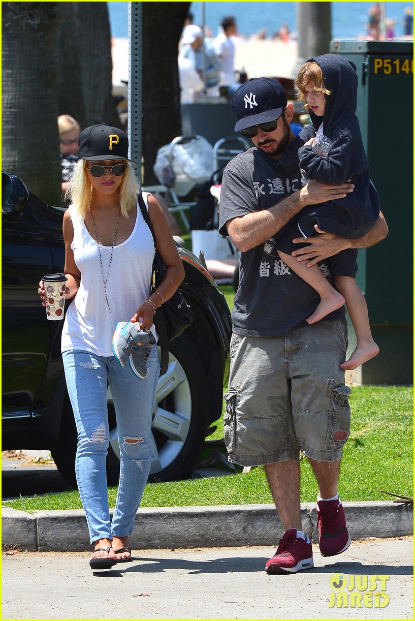 christina aguilera hits the beach with jordan bratman max 03