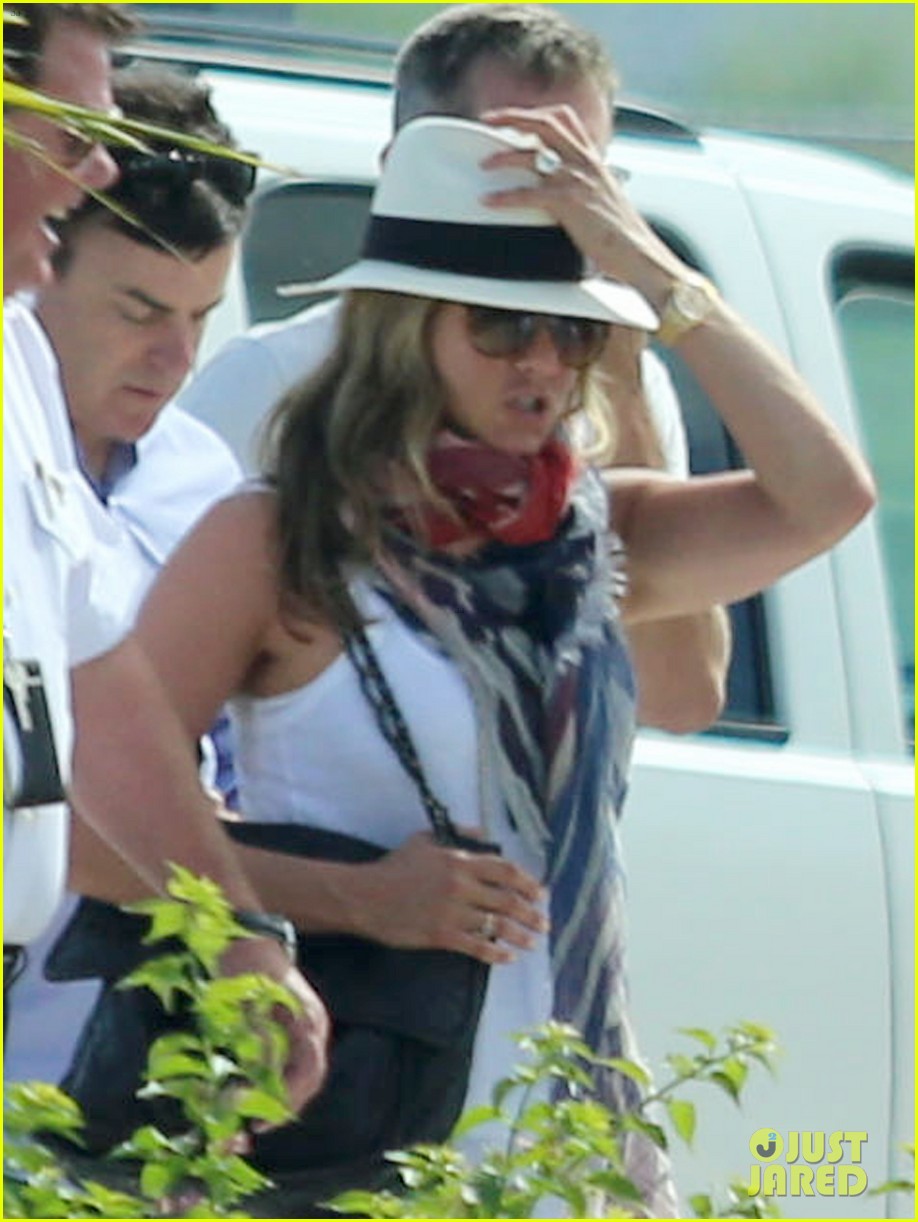 Jennifer Aniston & Justin Theroux Wrap Up Cabo Vacation Photo 2938408(02)