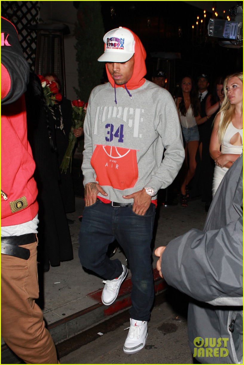chris brown eden night out after turning himself into jail 02