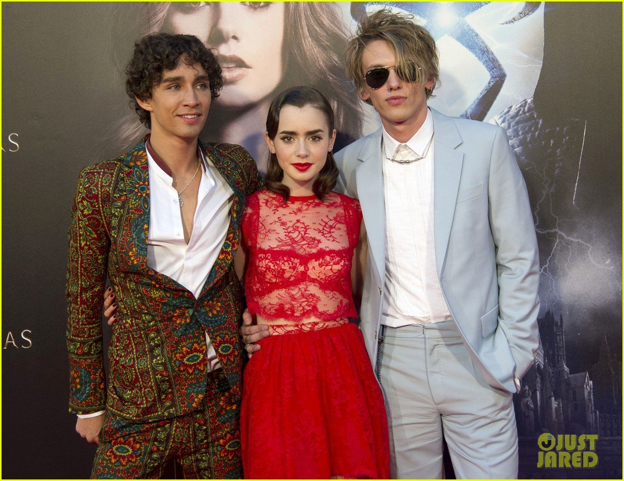 lily collins jamie campbell bower mortal instruments madrid premiere 182935607