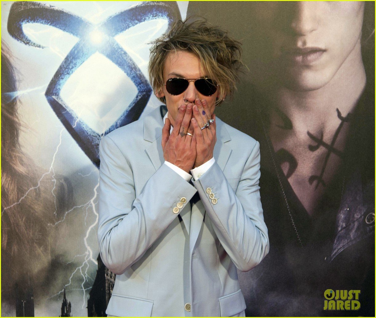 lily collins jamie campbell bower mortal instruments madrid premiere 202935609