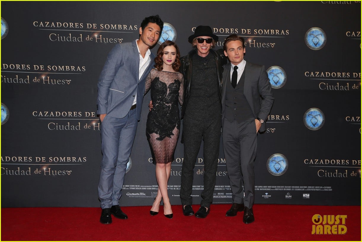 lily collins jamie campbell bower mortal instruments mexico city premiere 032939278