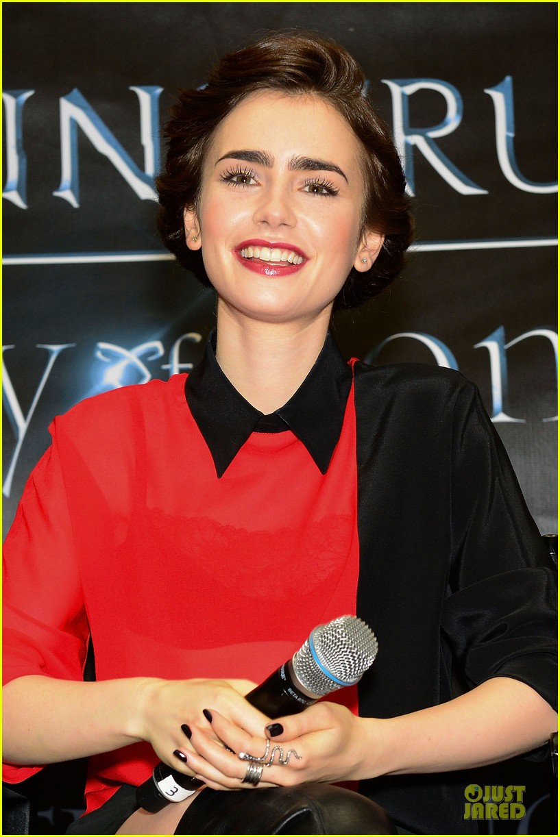 lily collins jamie campbell bower city of bones philly signing 072922995
