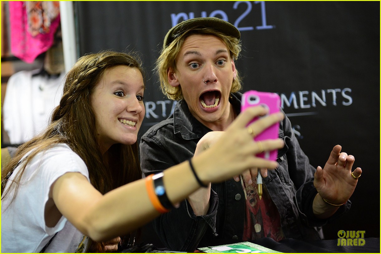 lily collins jamie campbell bower city of bones philly signing 26