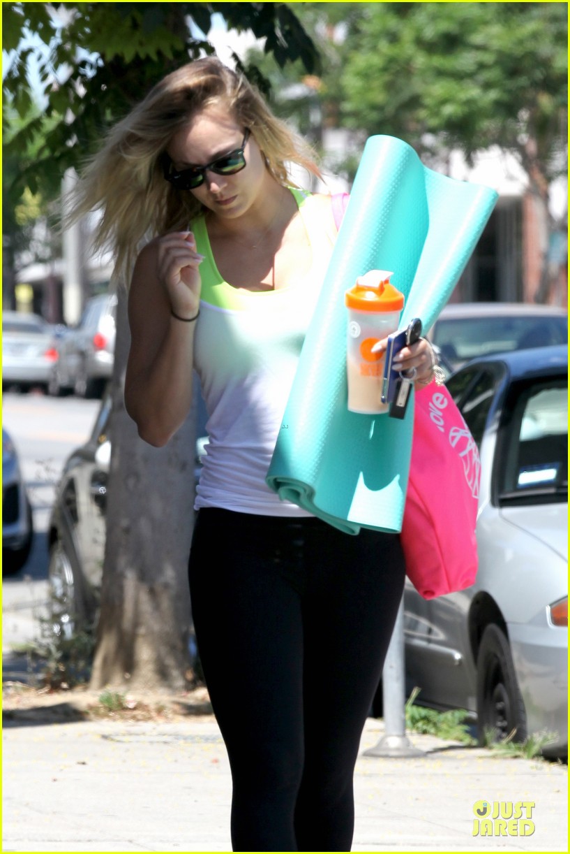 Kaley Cuoco: In Talks for Kevin Hart-Josh Gad Comedy!: Photo 2932032 ...