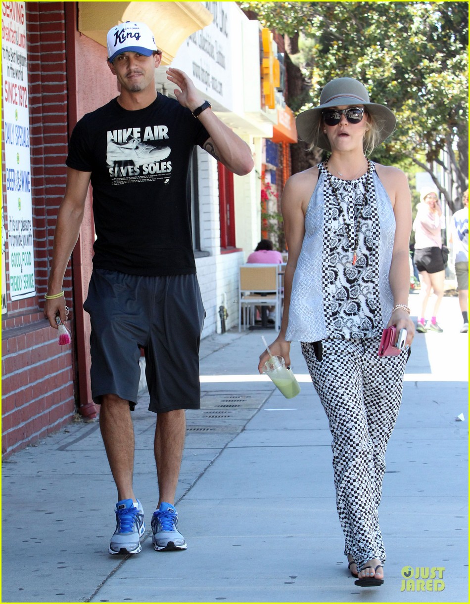 kaley cuoco ryan sweeting lunch after michael jackson marthon 102924262