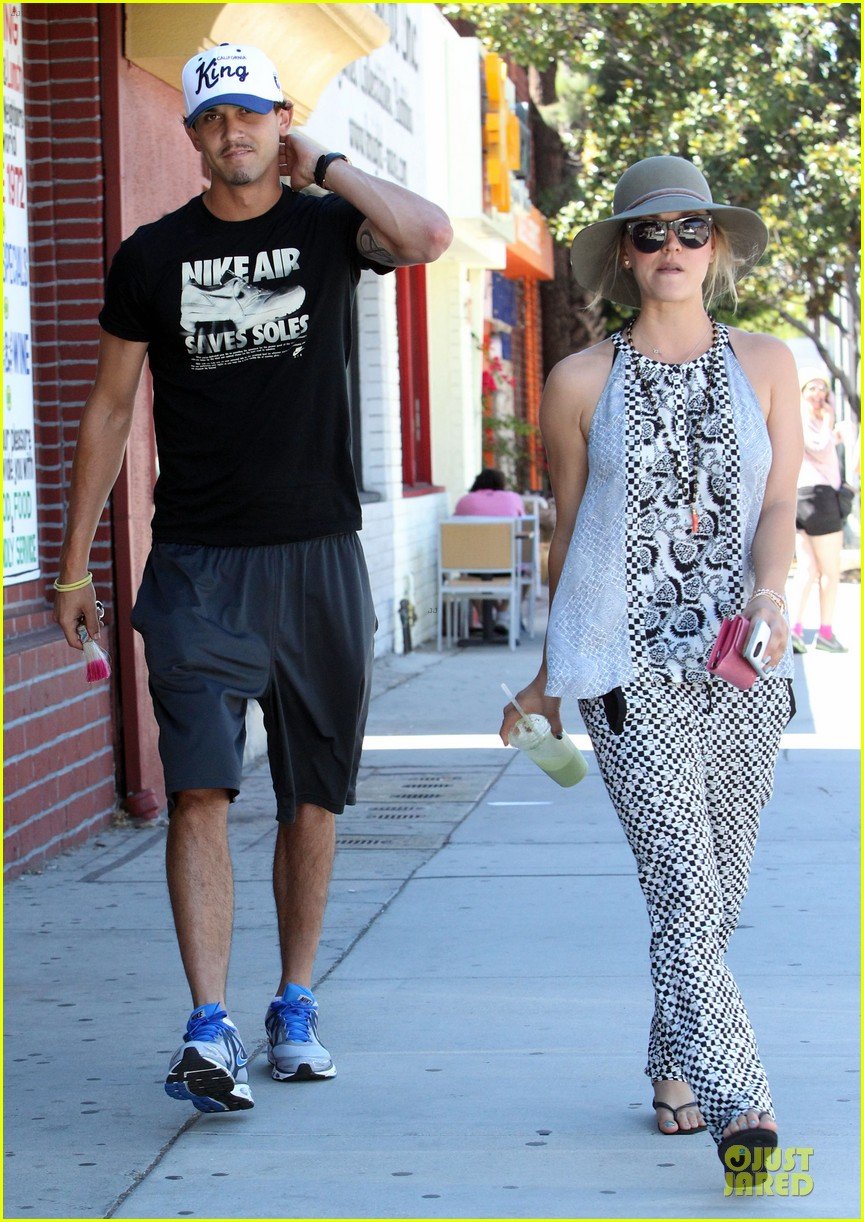 kaley cuoco ryan sweeting lunch after michael jackson marthon 11