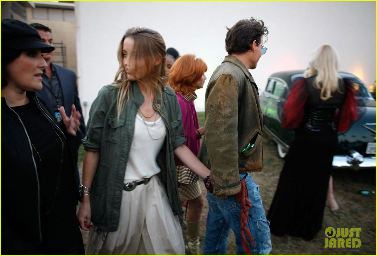 johnny depp amber heard hold hands at cry baby reunion 012933289