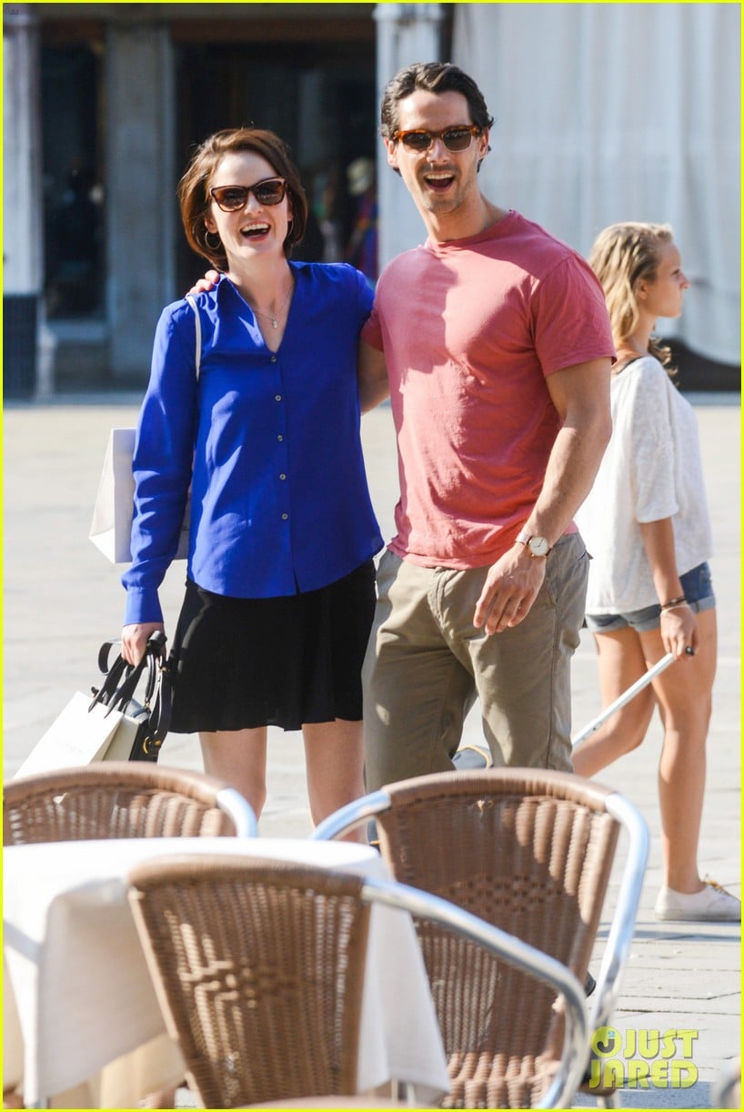 michelle dockery steps out with hunky new mystery boyfriend 172941398