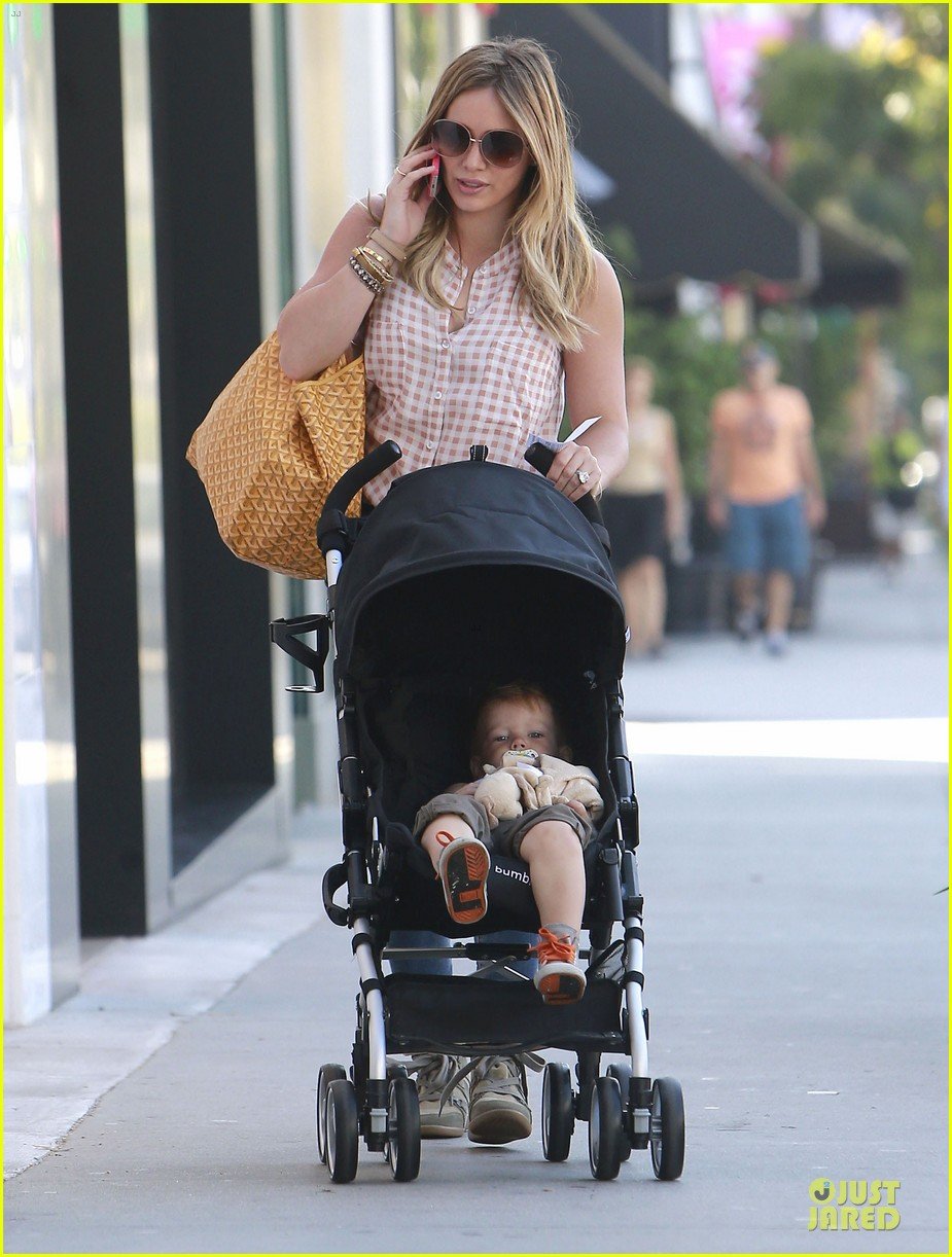 hilary duff mike comrie weekend breakfast with luca 112936786