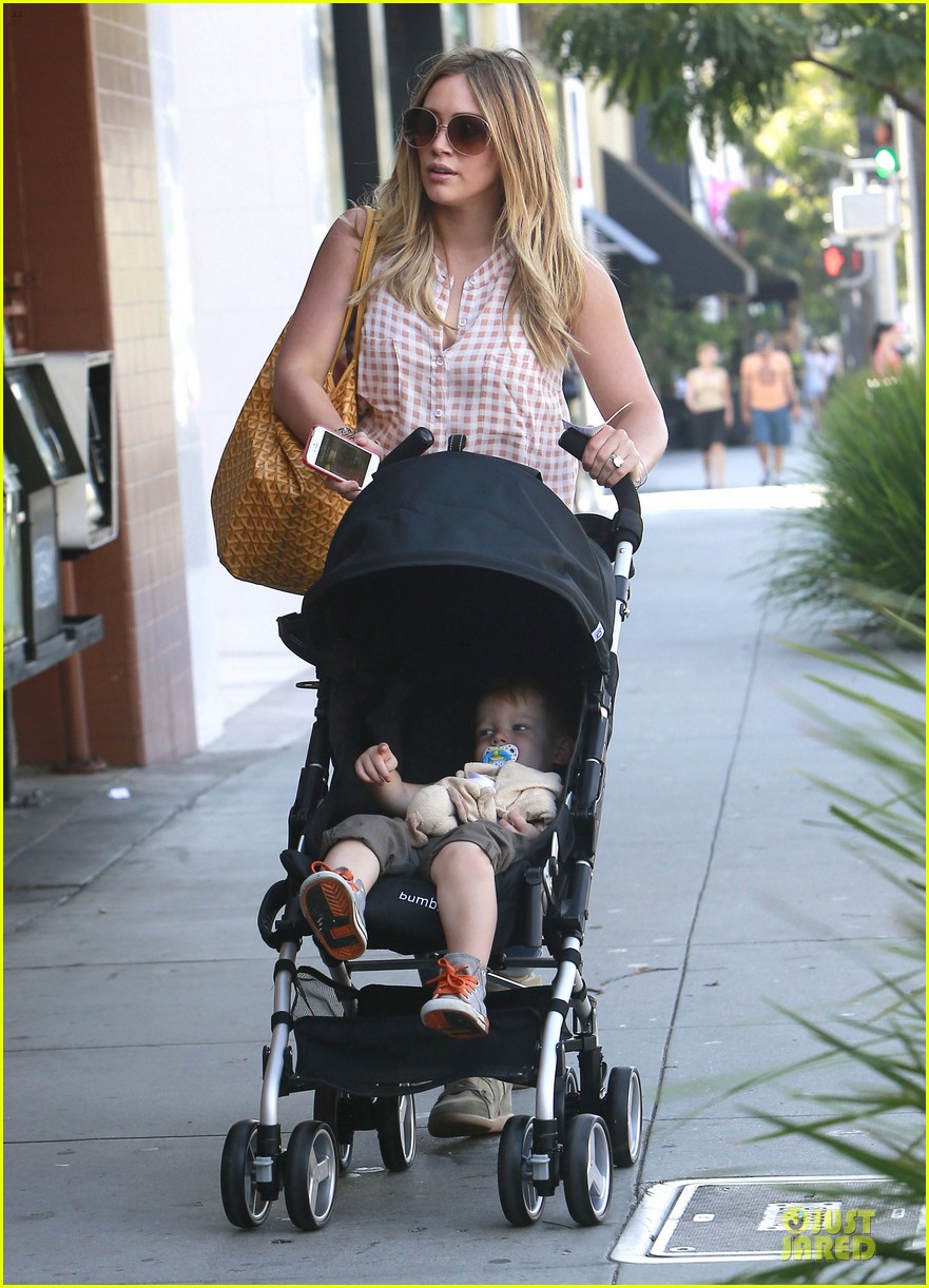 hilary duff mike comrie weekend breakfast with luca 122936787