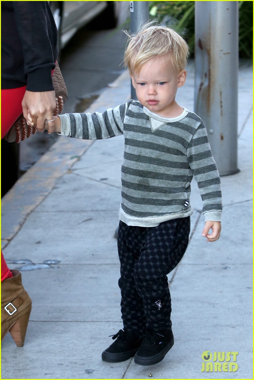 hilary duff has the perfect family says kelly osbourne 022934757