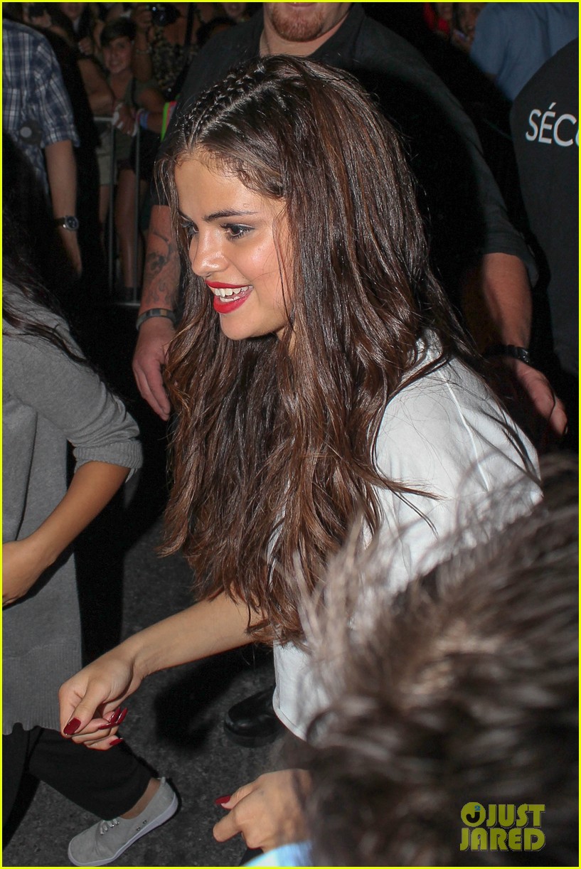 selena gomez montreal concert crowd made me cry 052937151